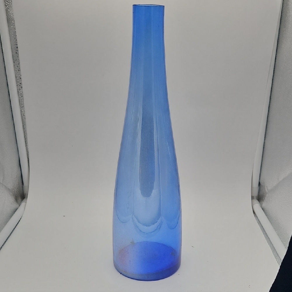 Elegant Blue Glass Vase - Picture 1 of 1